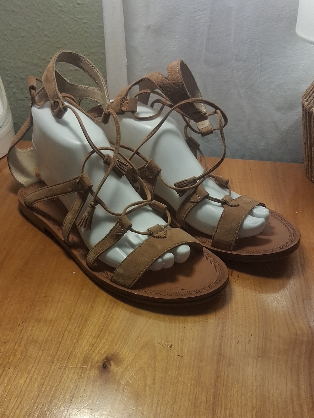 Frye Women’s Brown Strappy Lace-Up Sandals 8